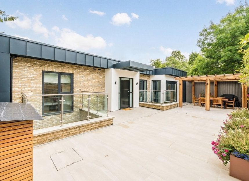 House Rosemont Road in Greater London