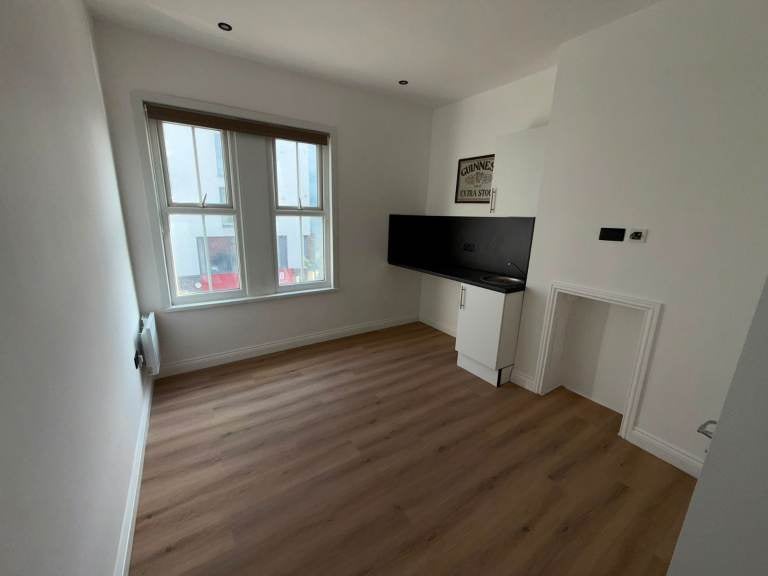 Flat Harrow Road in City of Westminster