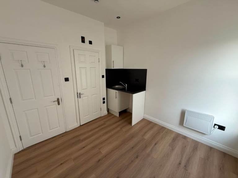 Flat Harrow Road in City of Westminster