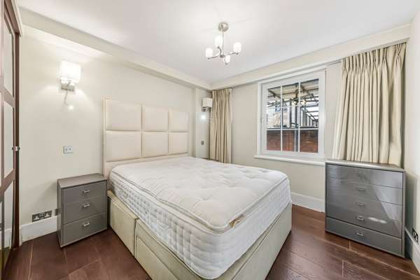 Flat Harewood Avenue in City of Westminster