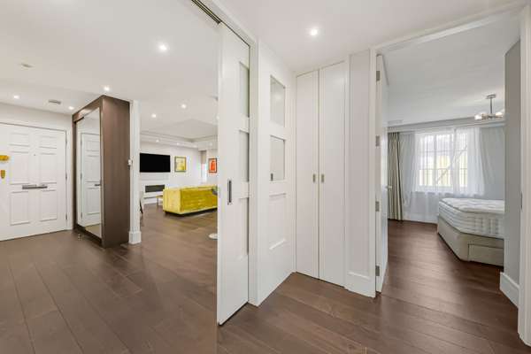 Flat Harewood Avenue in City of Westminster