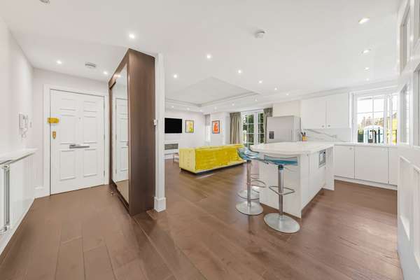 Flat Harewood Avenue in City of Westminster