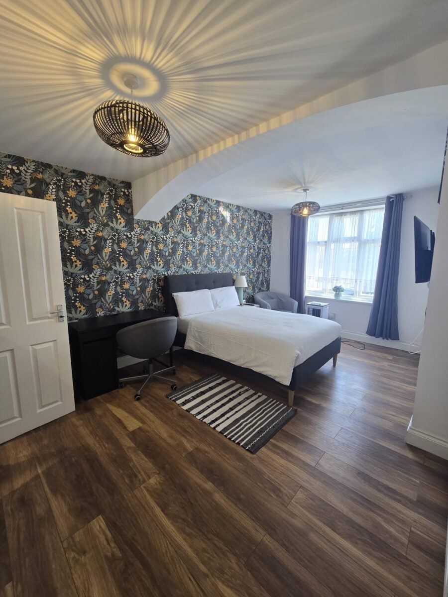 Room Longbridge Road in Greater London