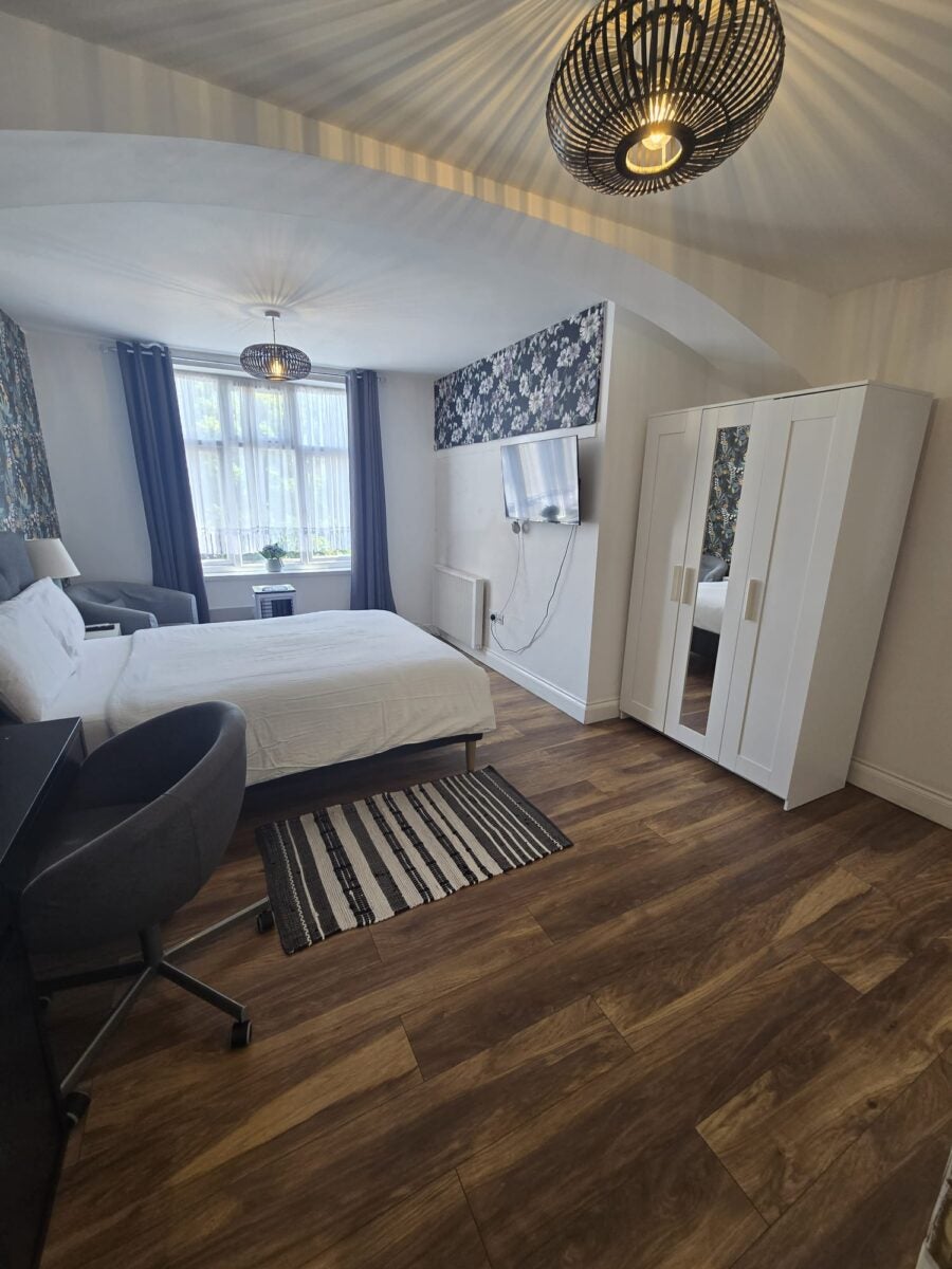 Room Longbridge Road in Greater London
