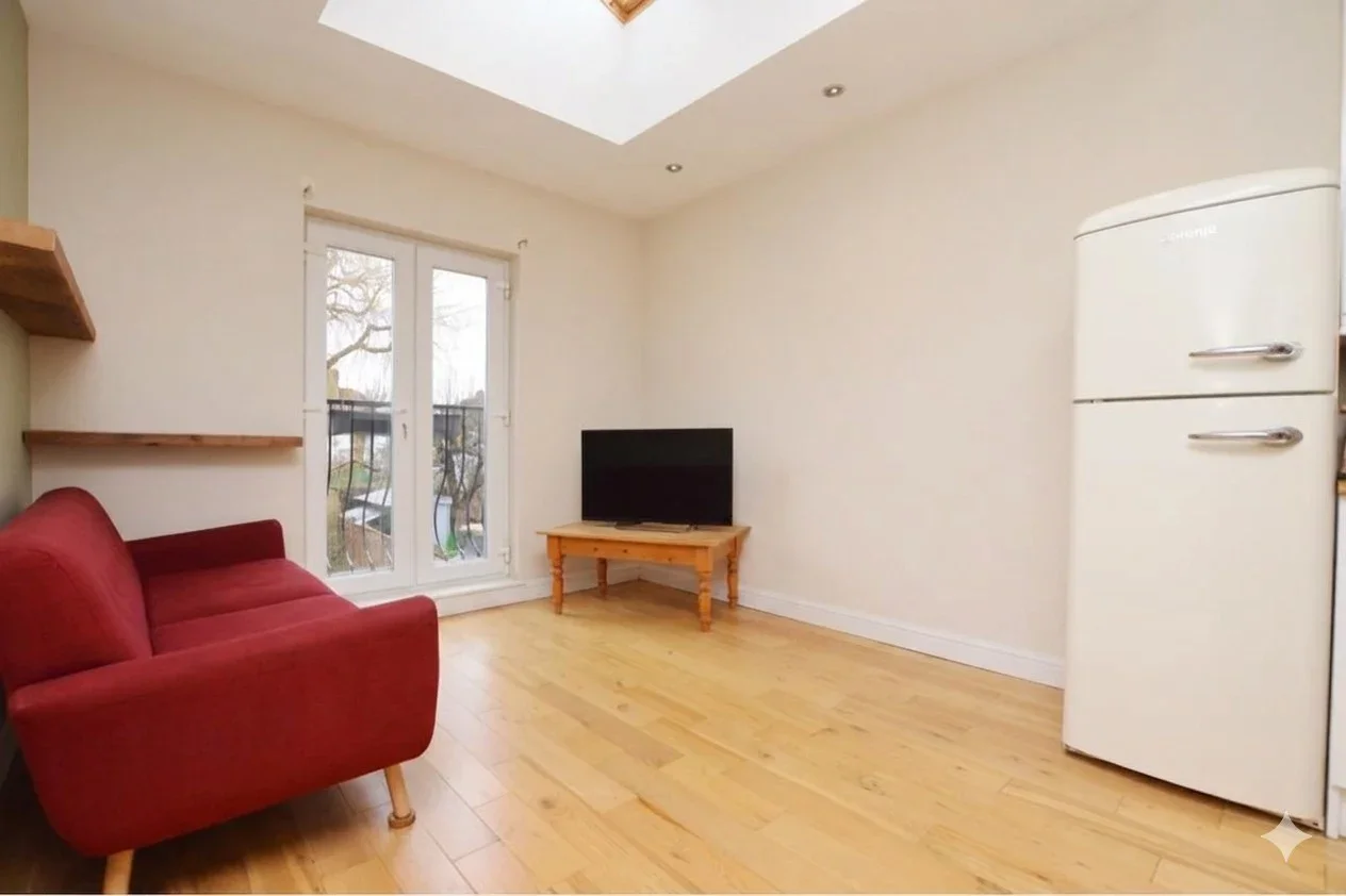 Flat Kilmorie Road in Greater London