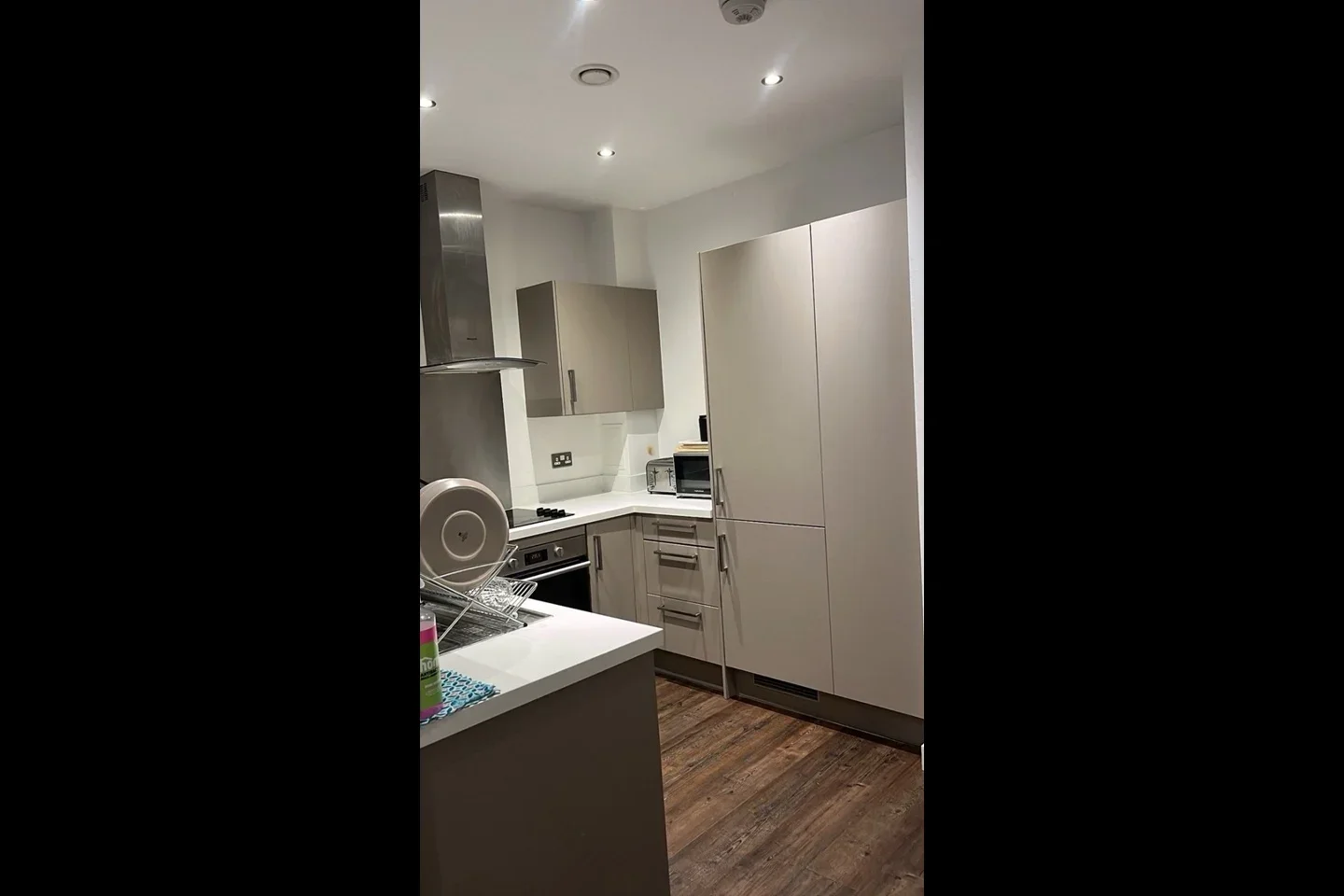 Flat Shackleton Way in Greater London