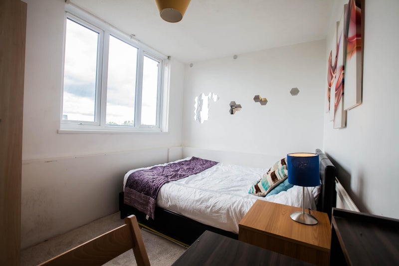 Room Tranton Road in Greater London