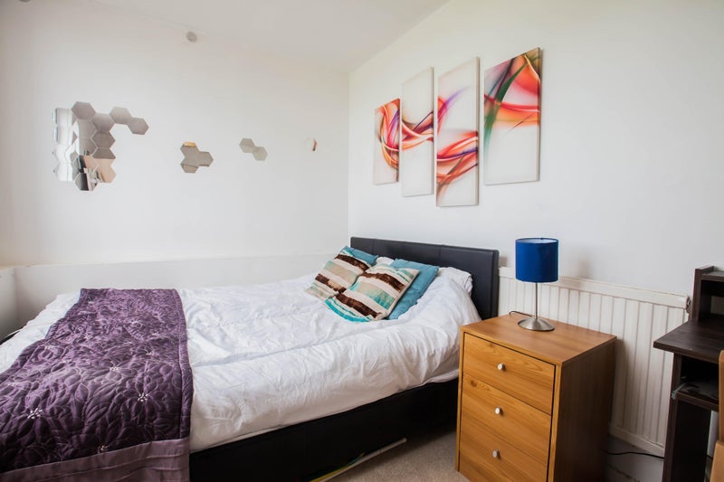 Room Tranton Road in Greater London