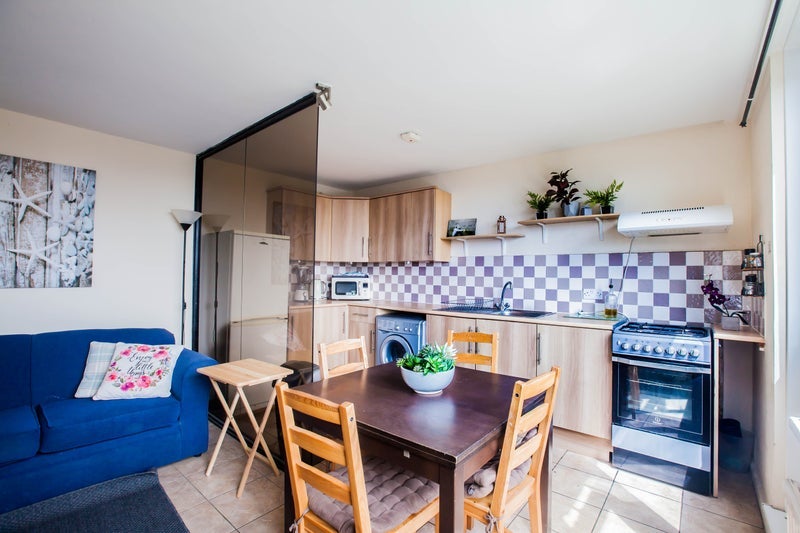 Room Tranton Road in Greater London
