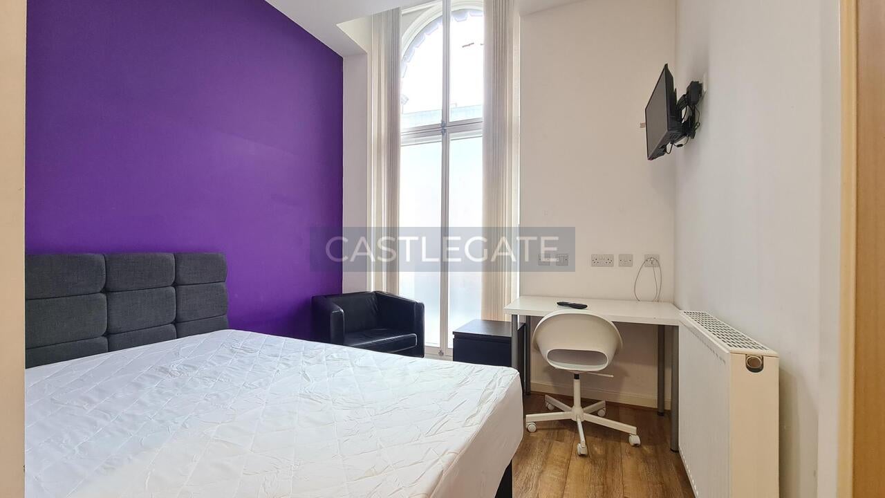 Room Threadneedle Street in Kirklees