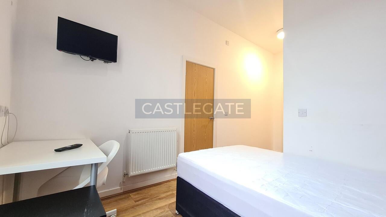 Room Threadneedle Street in Kirklees