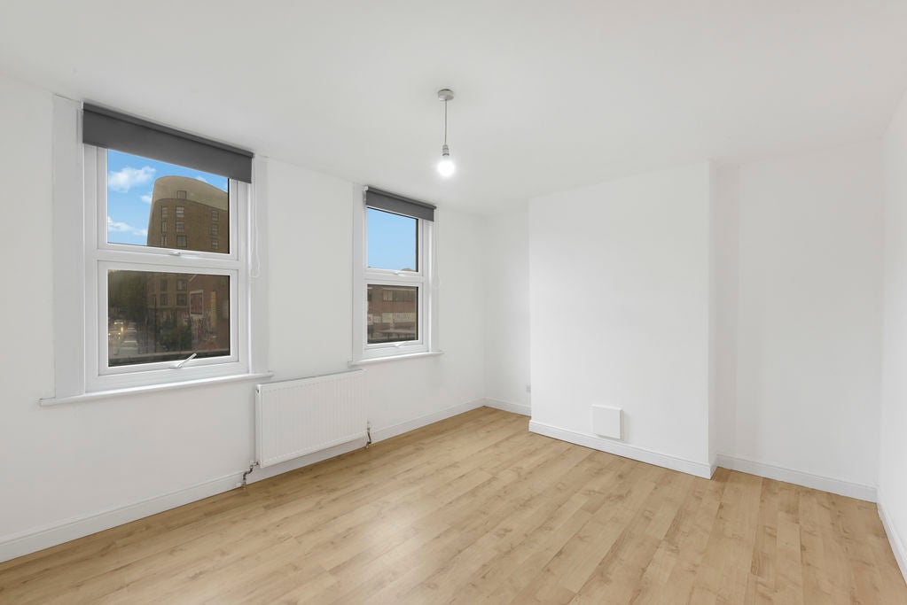 Flat Hackney Road in Greater London
