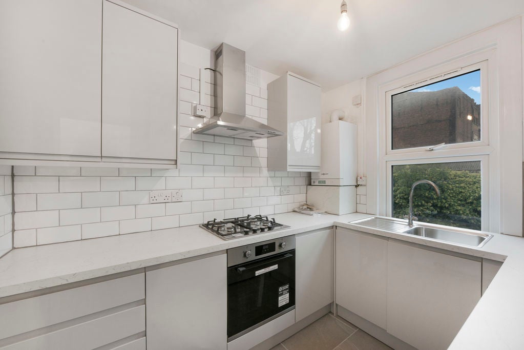 Flat Hackney Road in Greater London