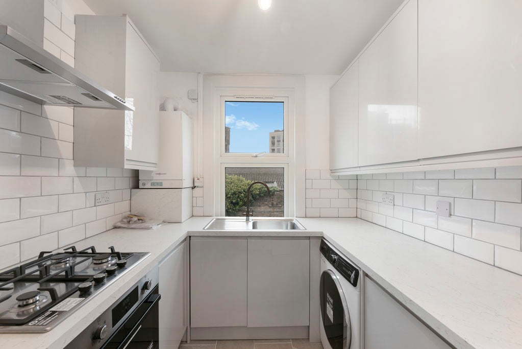 Flat Hackney Road in Greater London