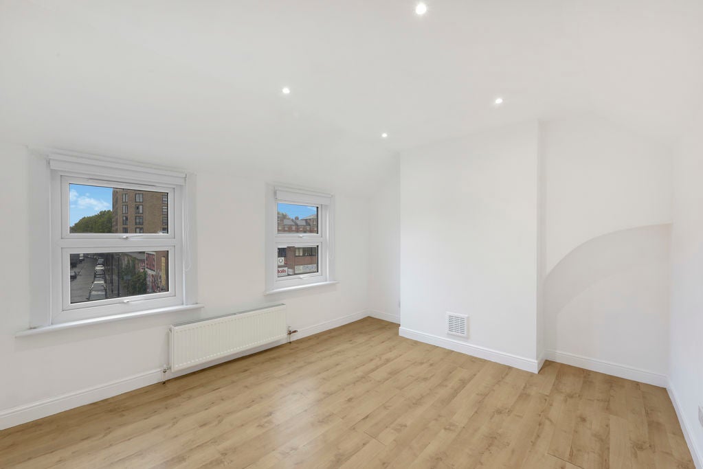 Flat Hackney Road in Greater London