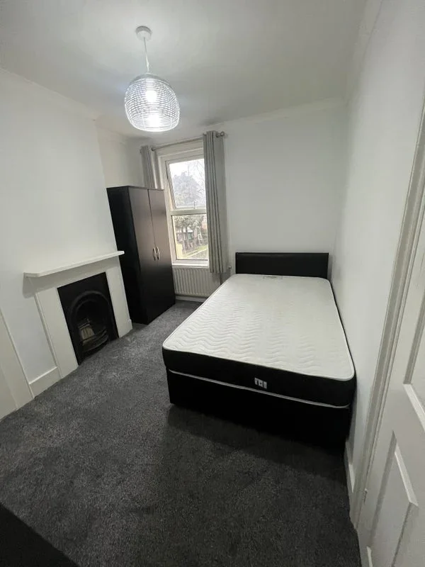 Room Ingram Road in Gillingham