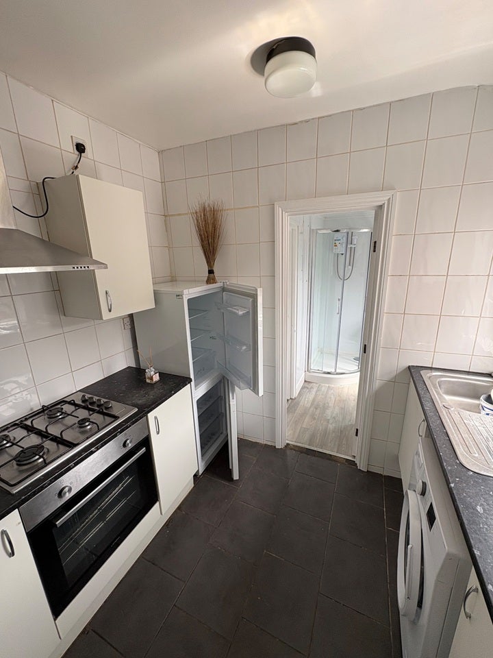 Flat Wingrove Avenue in Newcastle upon Tyne