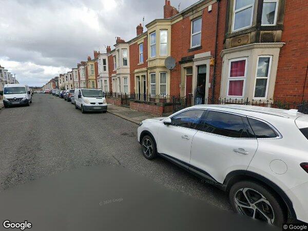 Flat Wingrove Avenue in Newcastle upon Tyne