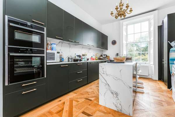 Flat Kings Road in Greater London