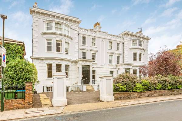 Flat Kings Road in Greater London