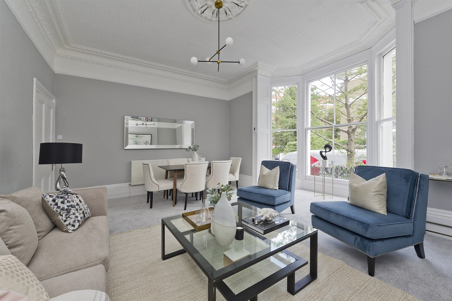 Flat Upper Addison Gardens in Greater London