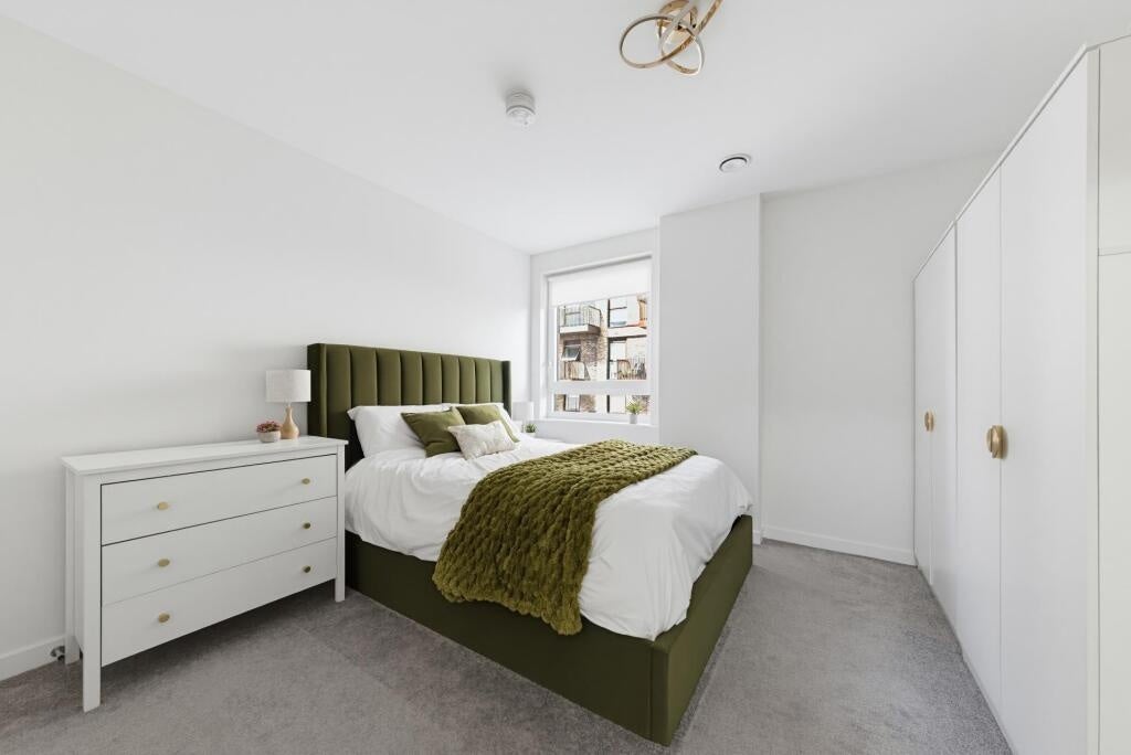 Flat North Woolwich Road in Greater London