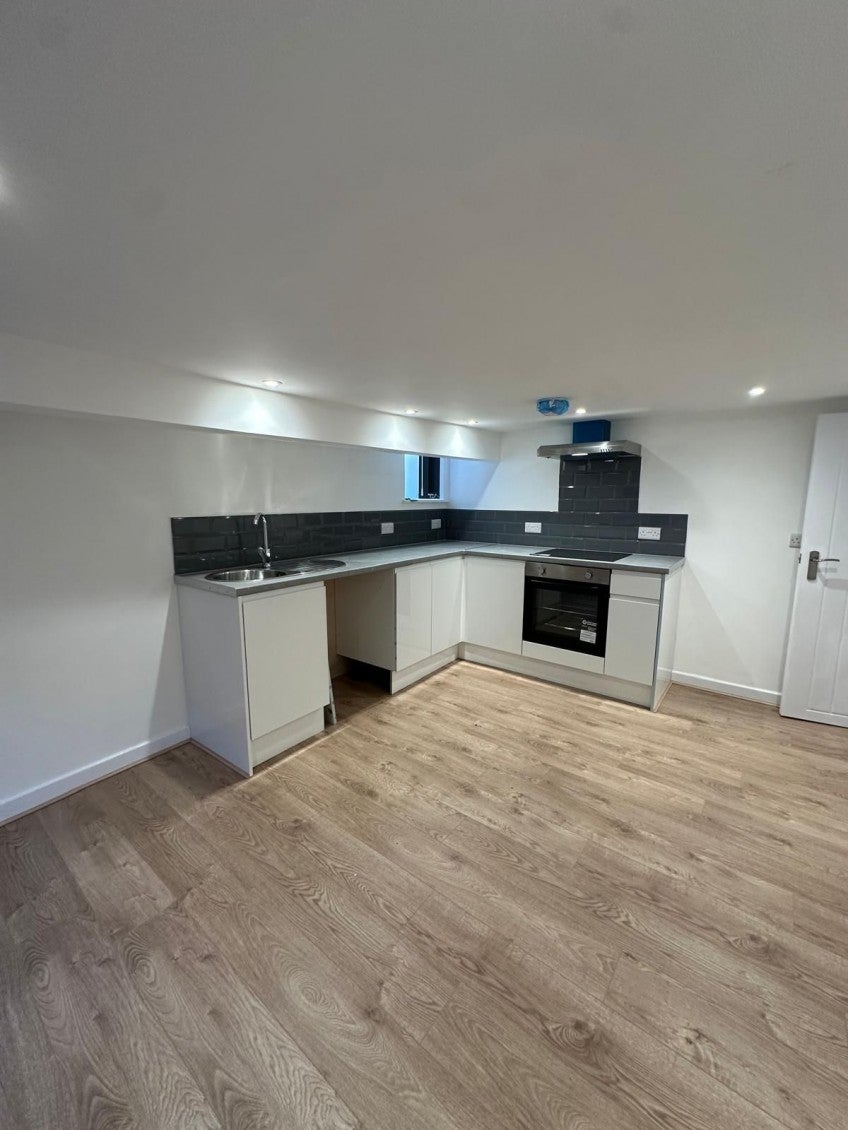 Flat Stretford Road in Trafford