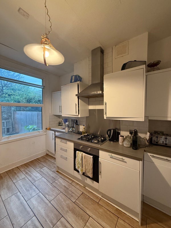Room Sandmere Road in Greater London