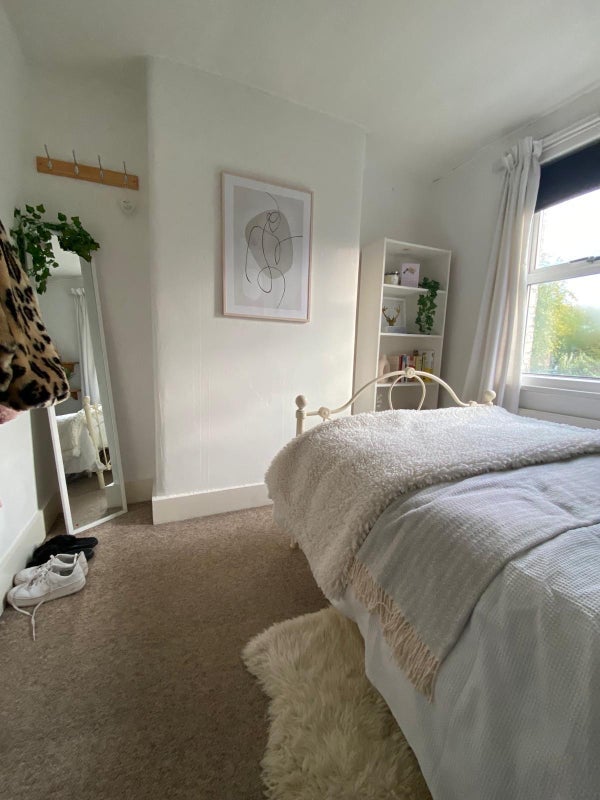 Room Sandmere Road in Greater London