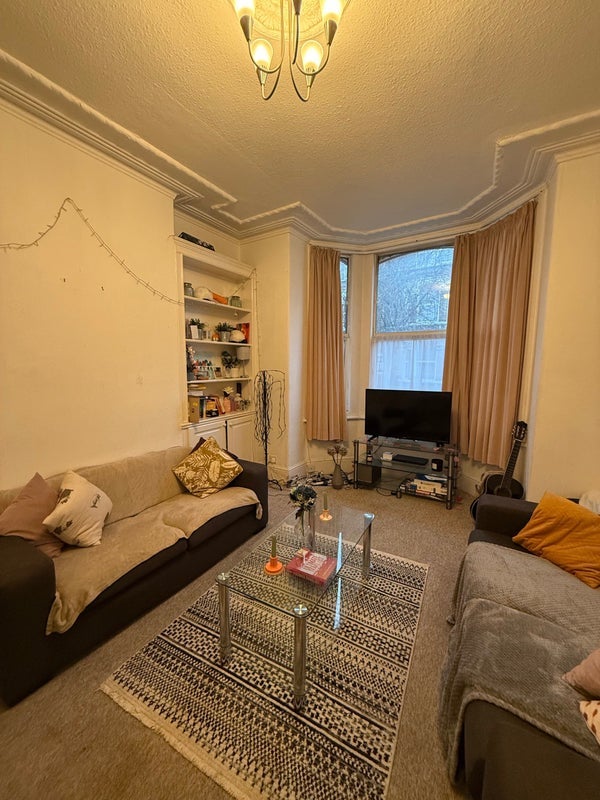 Room Sandmere Road in Greater London