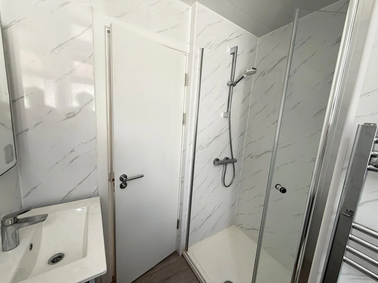 Flat Elmstead Avenue in Greater London