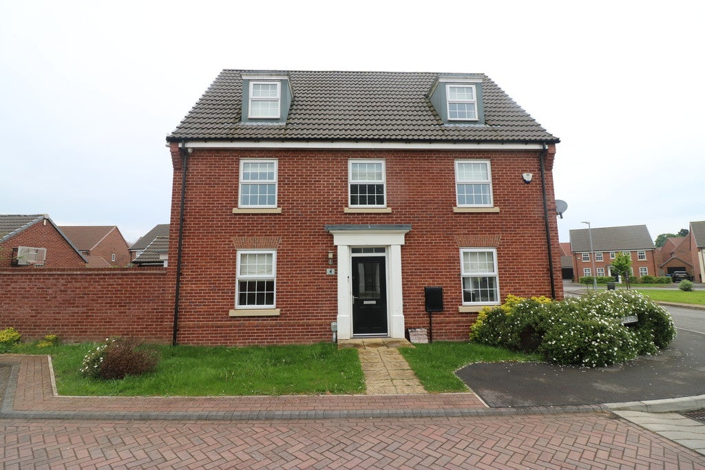 House Locke Way in Hessle