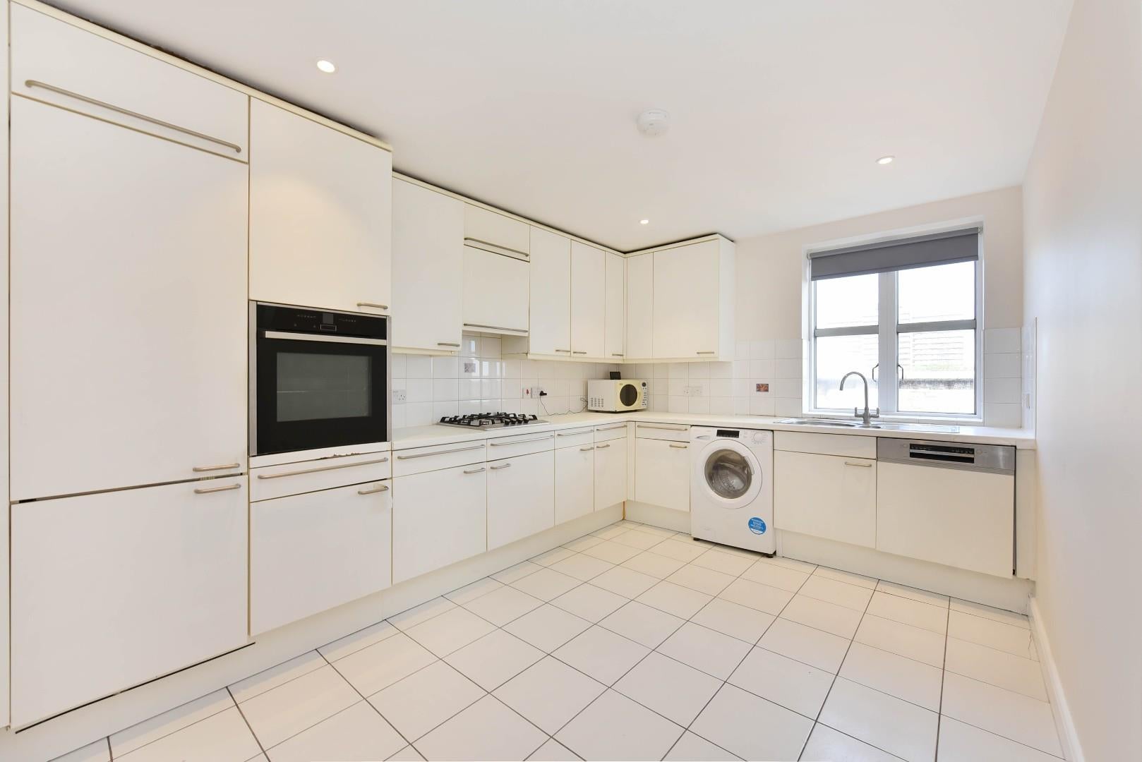 Flat Manbre Road in Greater London
