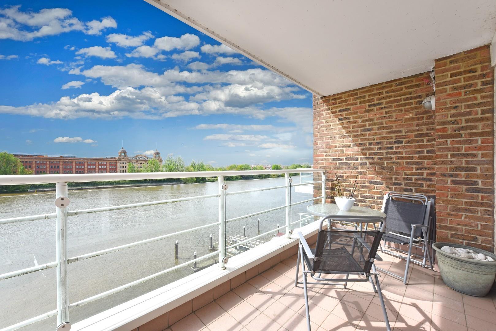Flat Manbre Road in Greater London