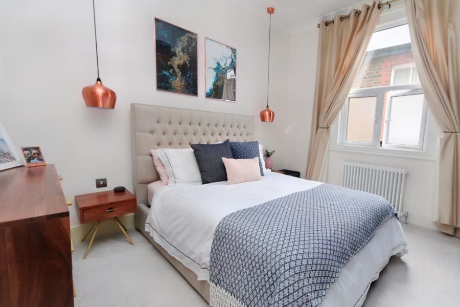 Flat Broomfield Road in Greater London