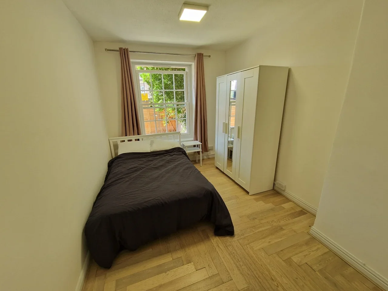 Flat Newburn Street in Greater London