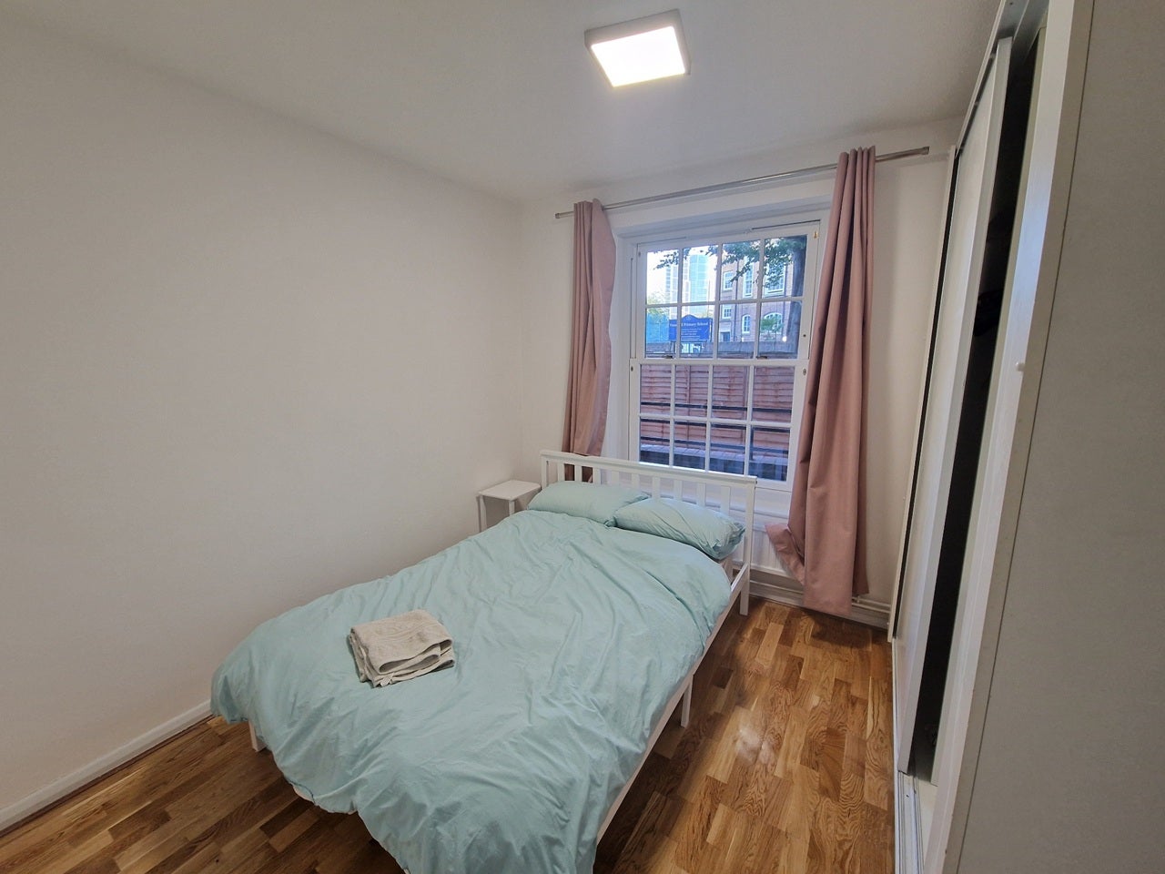 Flat Newburn Street in Greater London