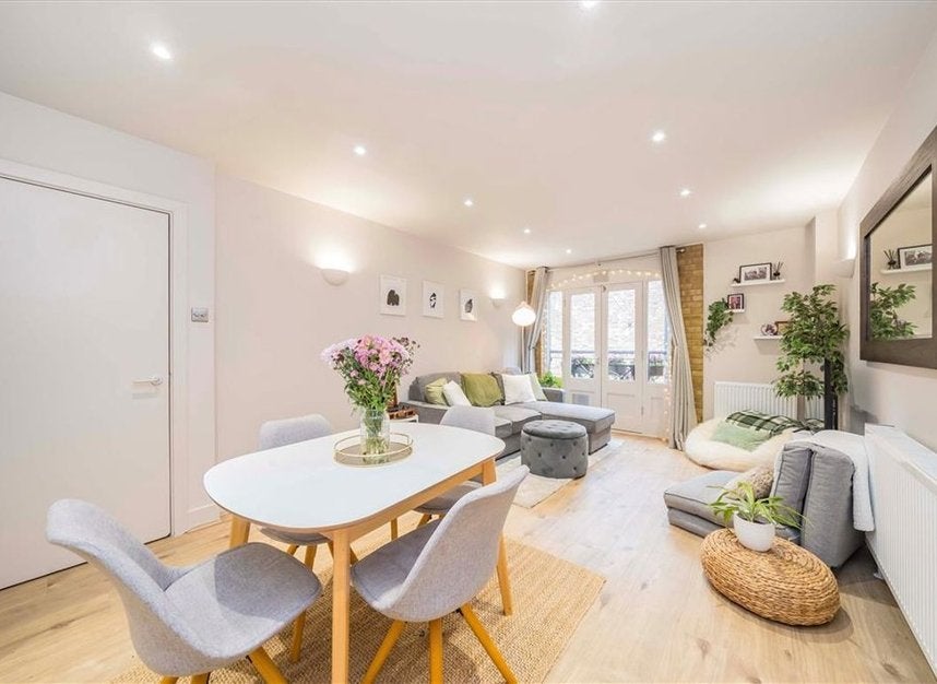 Flat Magdalen Street in Greater London