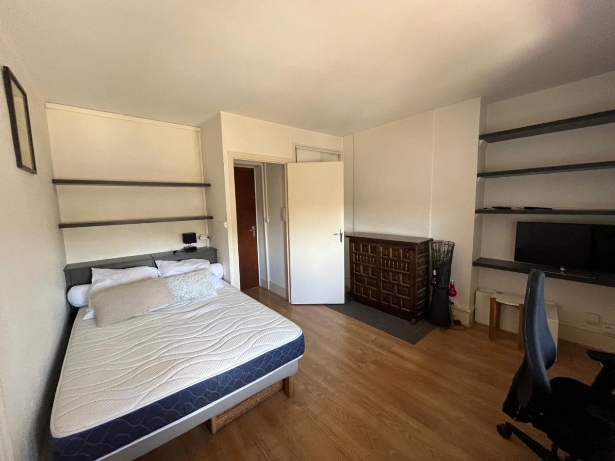 Flat Place de la Daurade in Toulouse
