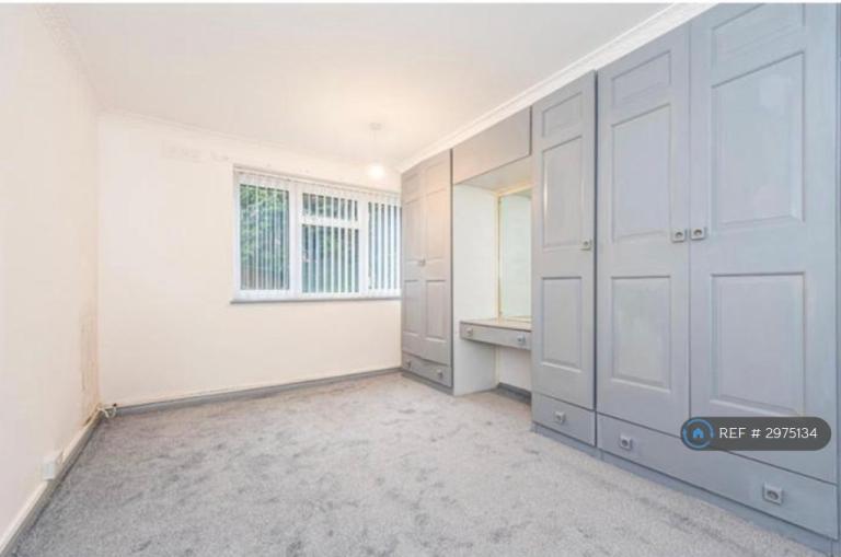 Flat Melwood Drive in Liverpool