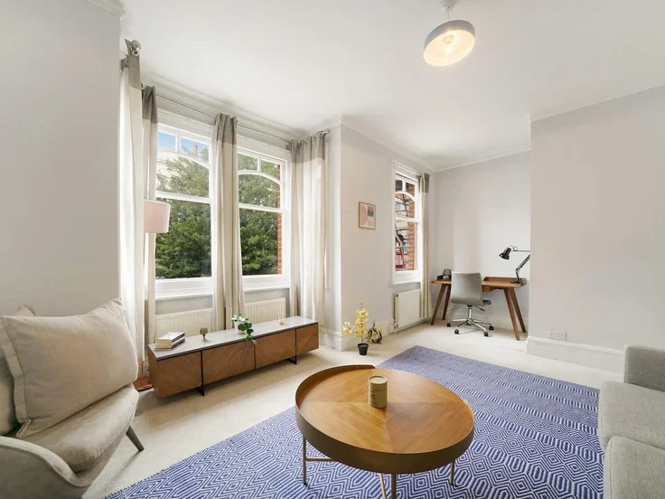 Flat Glengall Road in Greater London