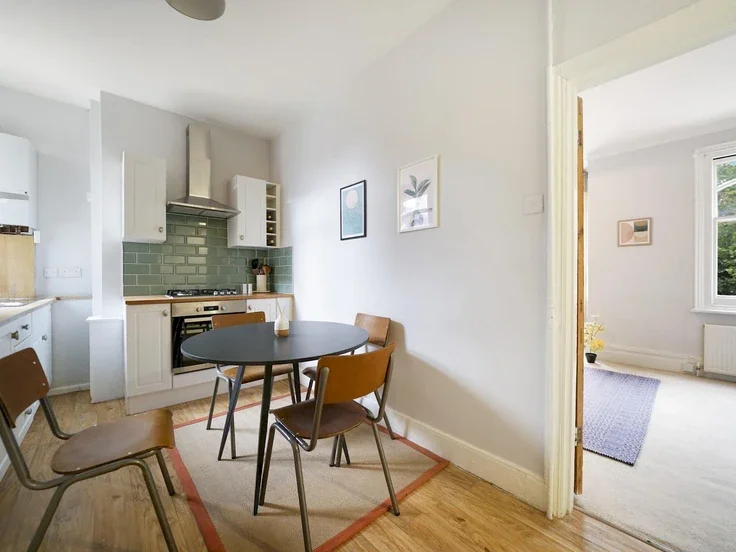 Flat Glengall Road in Greater London