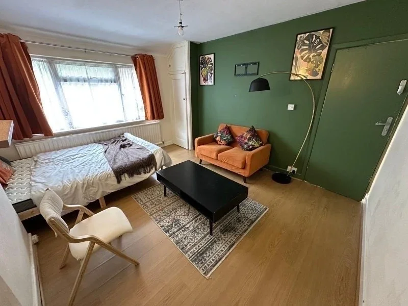 Room Basing Hill in Greater London