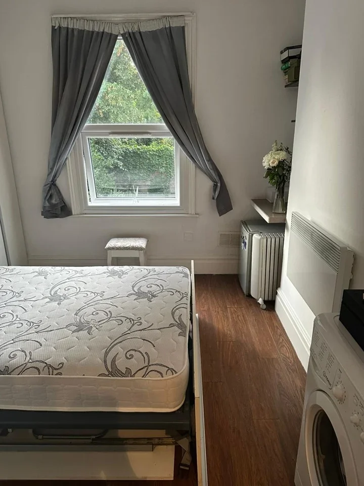 Flat Birkbeck Road in Greater London