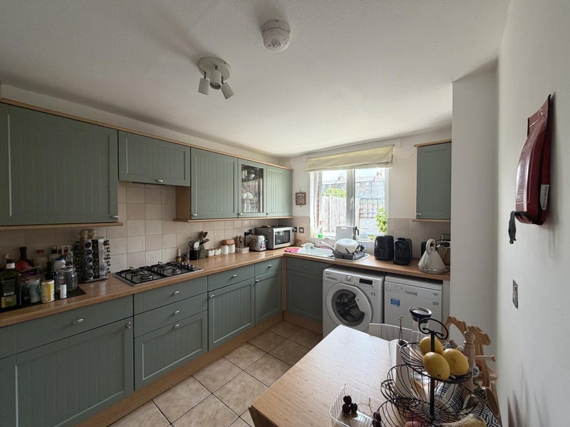 Room Langdale Close in Greater London
