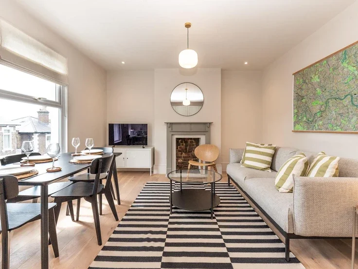 Flat Shaftesbury Road in Greater London