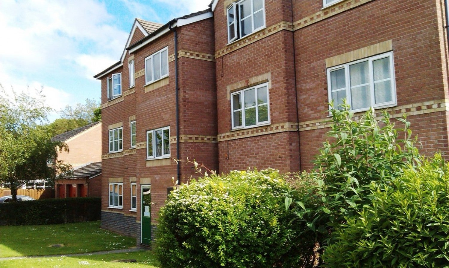 Flat Queens Park Drive in Crewe