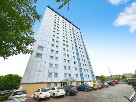 Flat Gomer Street West in Willenhall