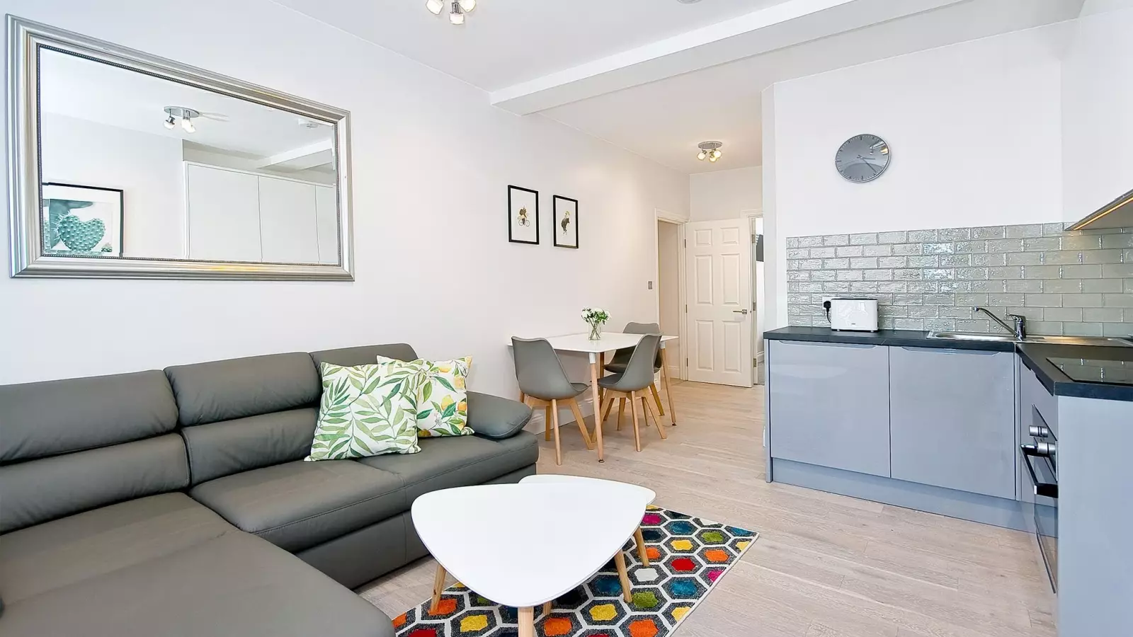 Flat Charing Cross Road in Greater London