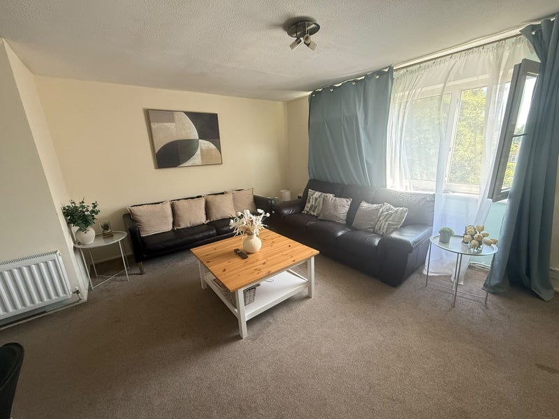 Room Barley Close in Crawley